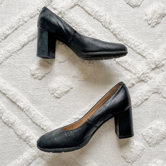 GEOX Women's formal-looking pump set on a comfortable high heel, Size 8 - Picture 1 of 6